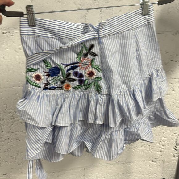 Zara Blue & White Ruffle Wrap Mini Skirt Floral Embroidery Size Small - Like NEW - Picture 2 of 3